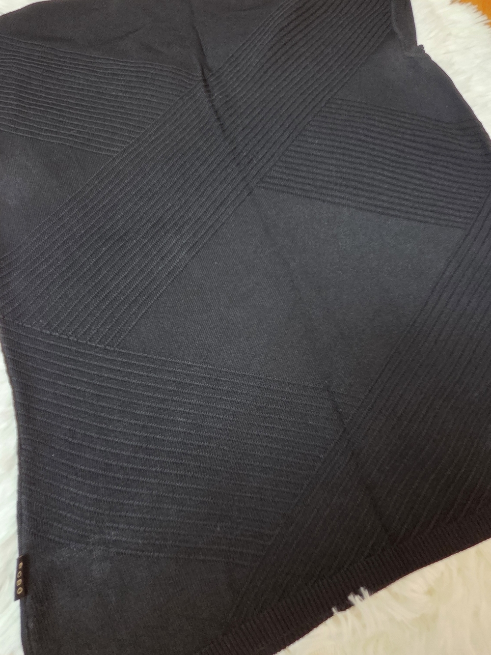 V-Neck Sleeveless Knit Tank - Picture 5 of 5